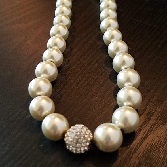 Vieste Fireball Large Faux Pearl Necklace - Picture 8 of 8